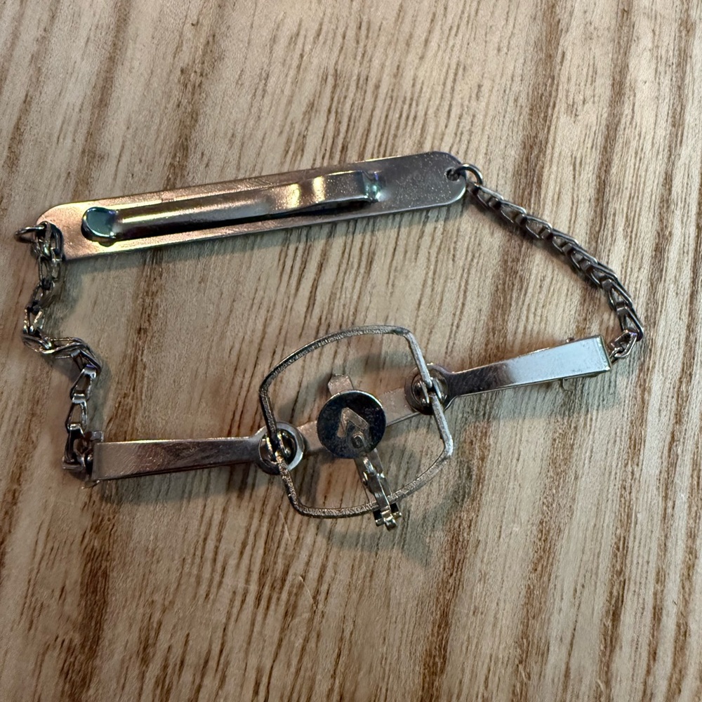 RARE Vintage Articulated Trap Tie Bar